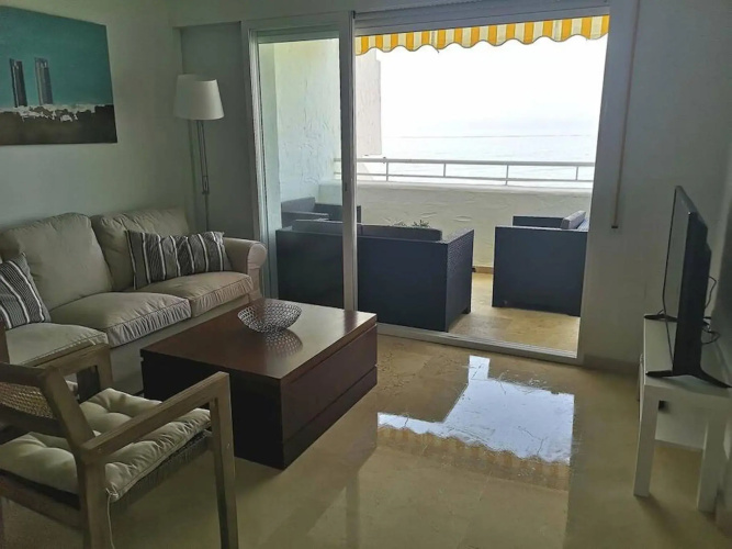 Amazing 3bedroom flat with seafront views & pool by SharingCo