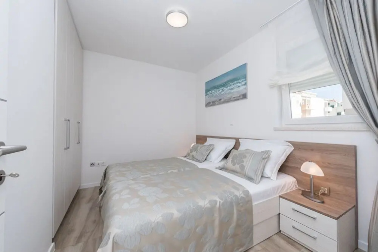 Apartments with Pool Villa Zora