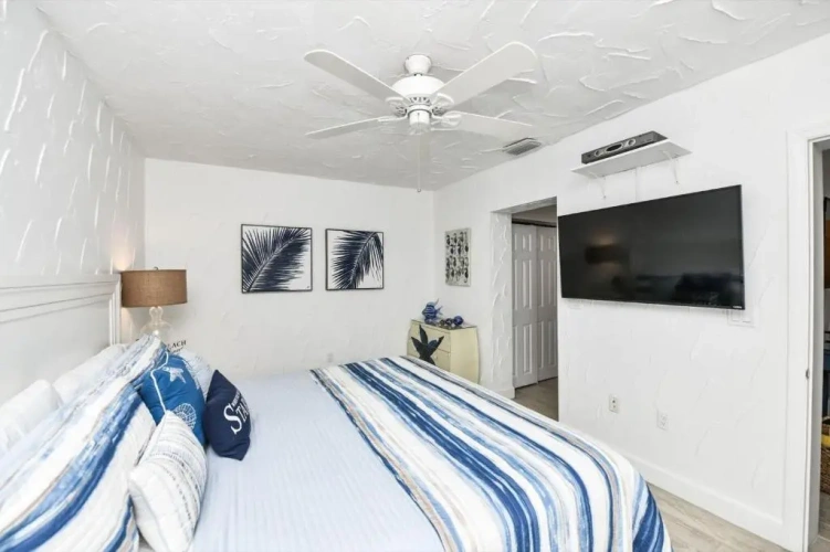 2 Bedrooms Villa