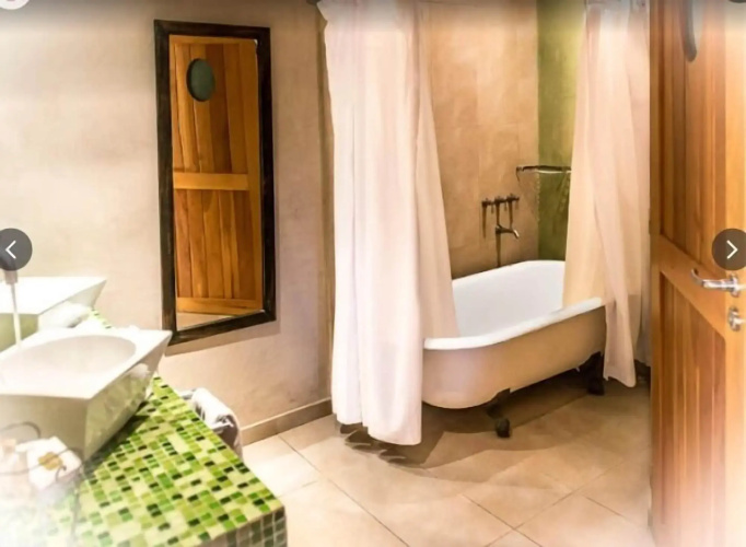 Lirolay Suites