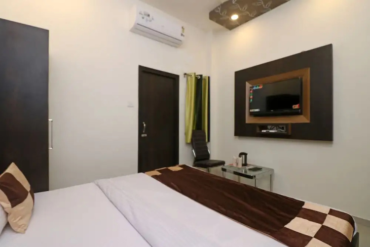 OYO 10991 Hotel Gagan