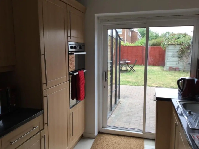 4 Bedrooms Single Cottage