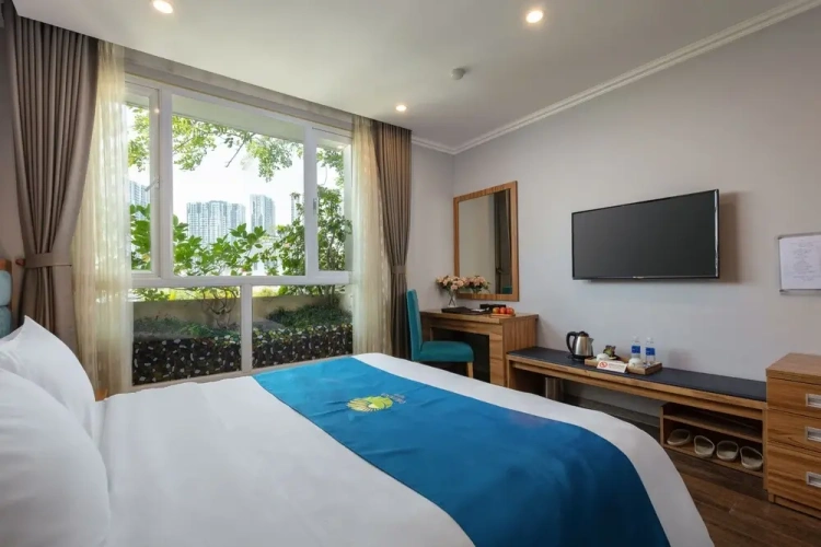 Standard Double Suite with city view