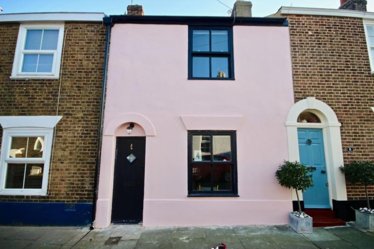 2 Bedrooms Cottage