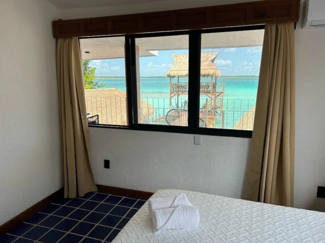 2 Bedrooms Standard Quadruple Family room with lake view