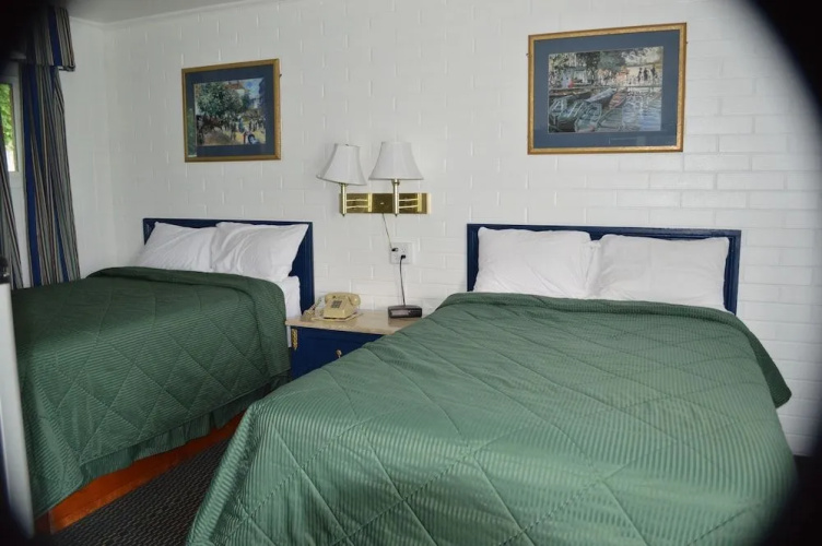 Great Lakes Motel