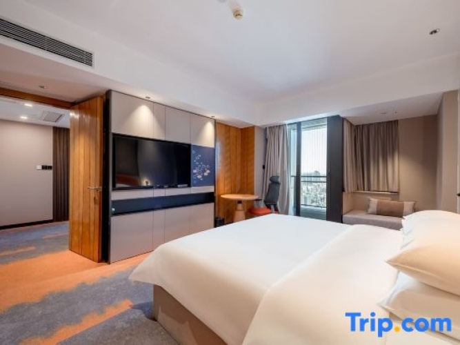 Family Suite with balcony and with city view