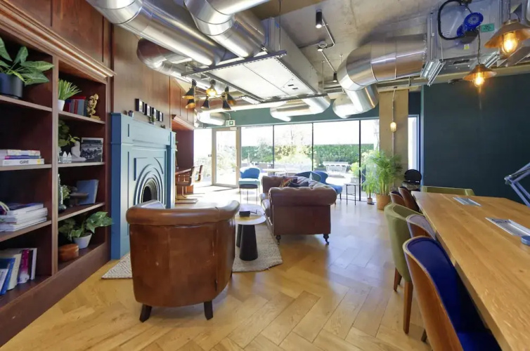 Inviting Student Studio Minutes From City Centre