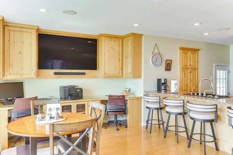 Lakeside Alexandria Retreat w/ Deck + Boat Dock!