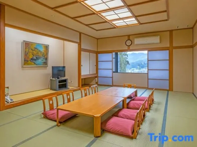 Standard room with mountain view