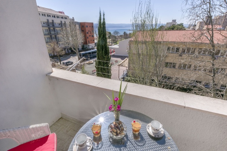 Apartment with balcony