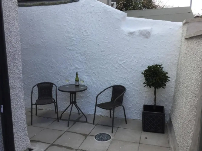 2 Bedrooms Cottage