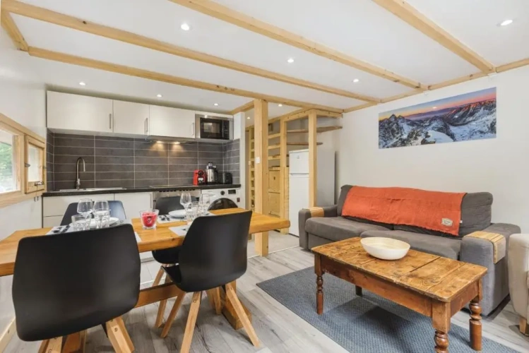 2 Bedrooms Apartment