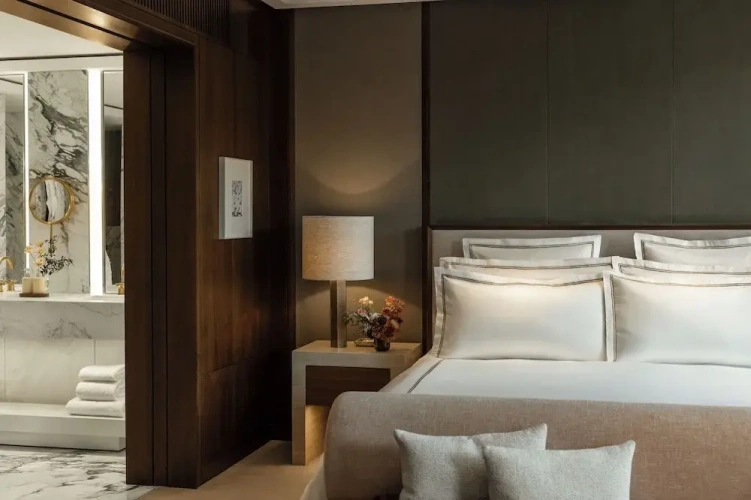 Grosvenor Twin Junior Suite