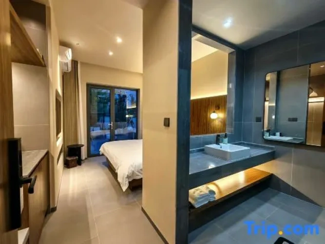 Luxury Double Suite with courtyard view
