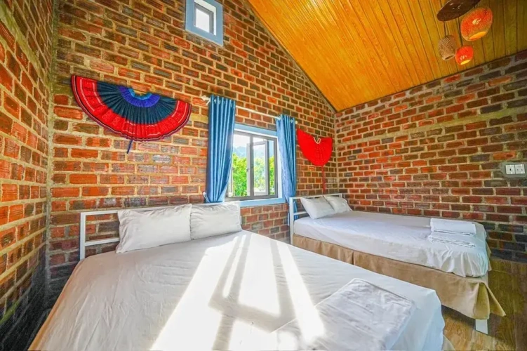 Standard Quadruple Family room with balcony and with mountain view