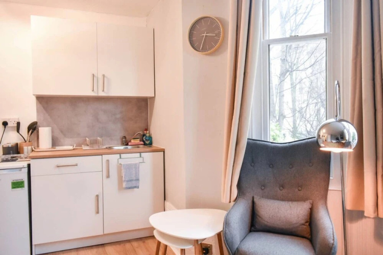 Refurbished Studio Flat Next To Brighton Station