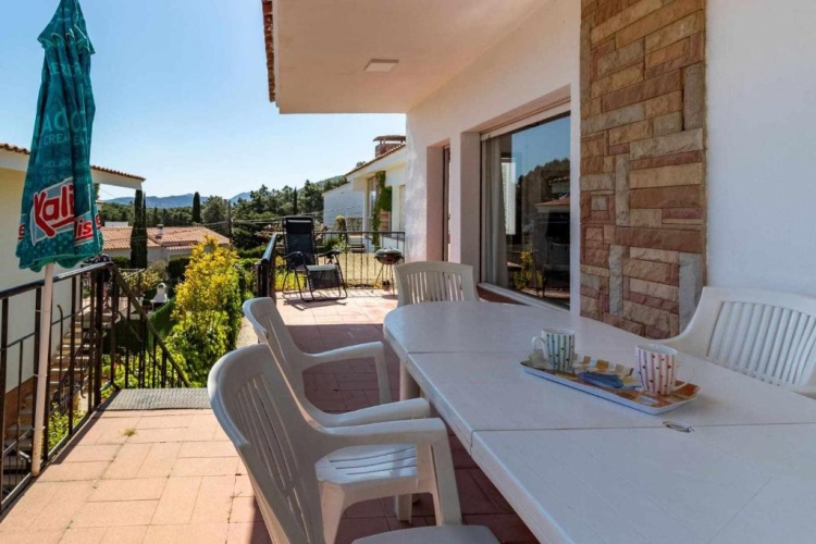 3 Bedrooms Apartment