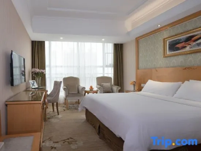2 Bedrooms Business Suite with view