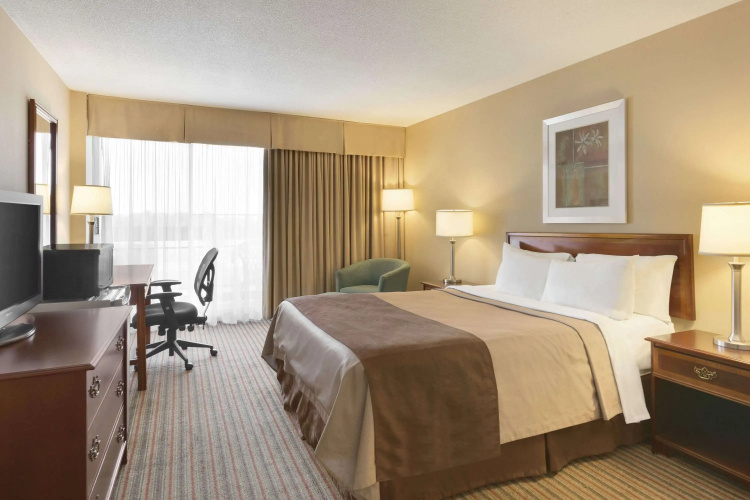 Ramada by Wyndham Belleville Harbourview Conference Centre