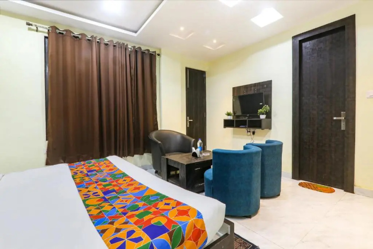 Fabhotel Srg Inn