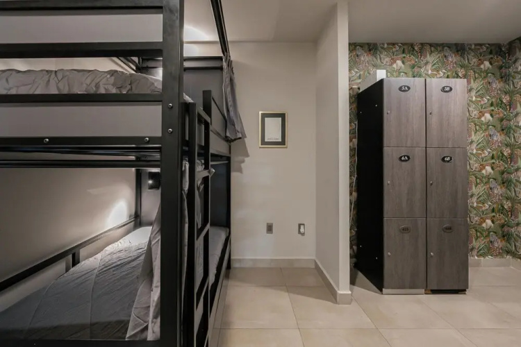 Low bed Mixed Shared Room