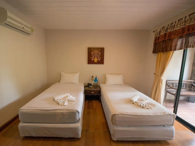 Standard Twin room with balcony