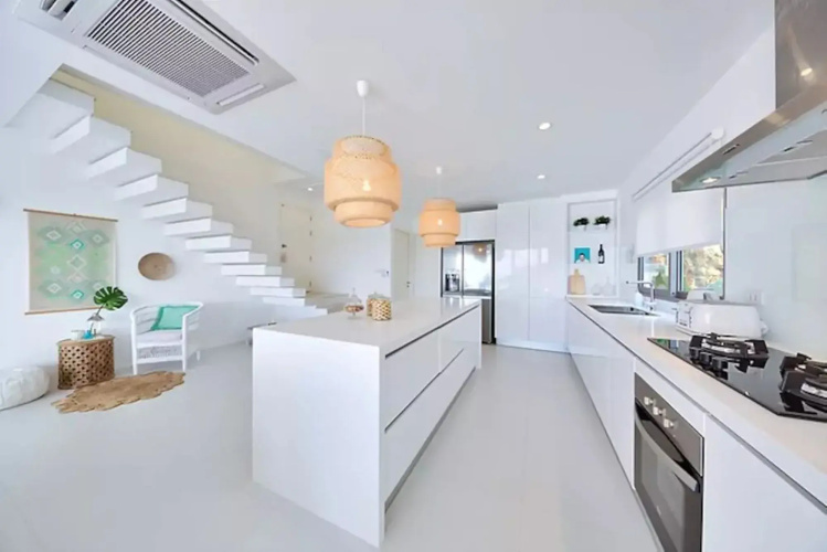 8BR Luxury Villa steps to Beach