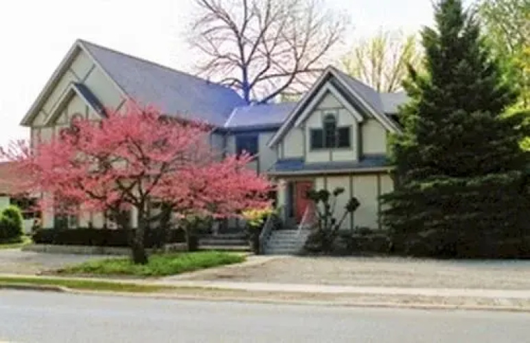 Tudor Creek House Bed and Breakfast