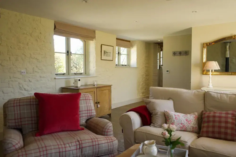 Classic Cotswolds Getaway in Radcot
