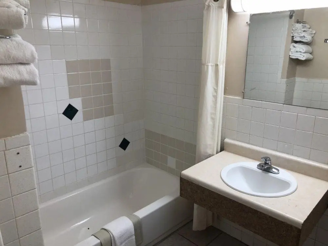 Rodeway Inn & Suites