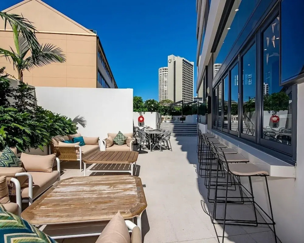 Surfers Paradise 1-bed With Stunning Views & Pool
