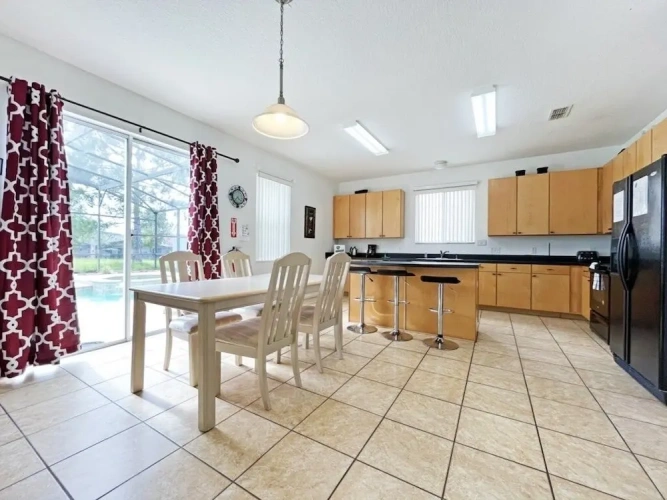 5 Bedrooms Cottage