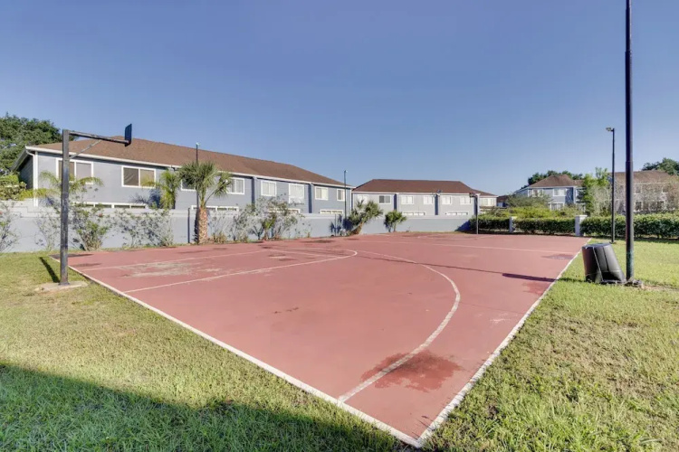 9 Mi to Disney World: Townhome w/ Pool Access!
