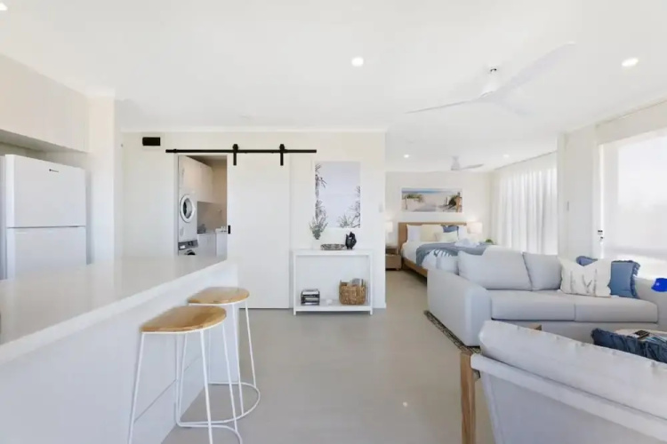 Beachfront Studio With Balcony & Stunning Views