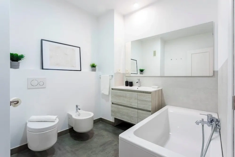 3 Bedrooms Apartment
