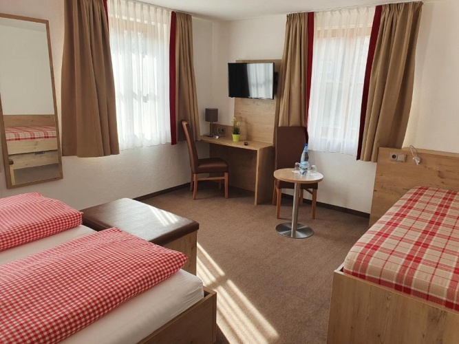Standard Triple room