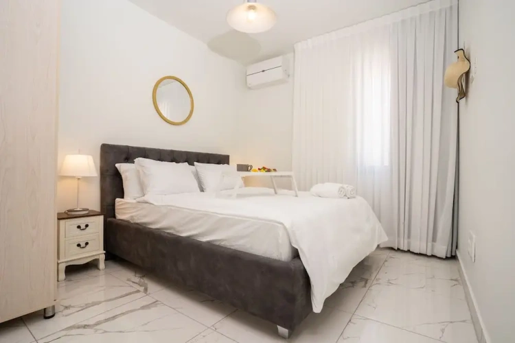 1 Bedroom Comfort Suite with balcony and with city view