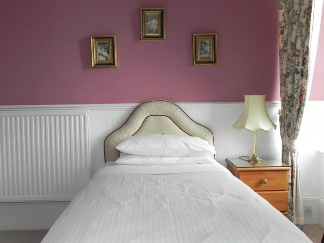 Ashlyn Guest House