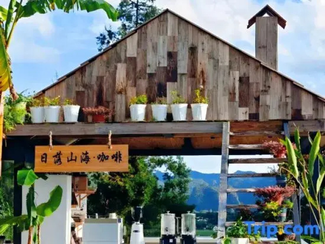 Wanfenglin mountain Pavilion inn
