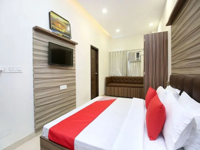 Oyo 18319 Hotel Boss