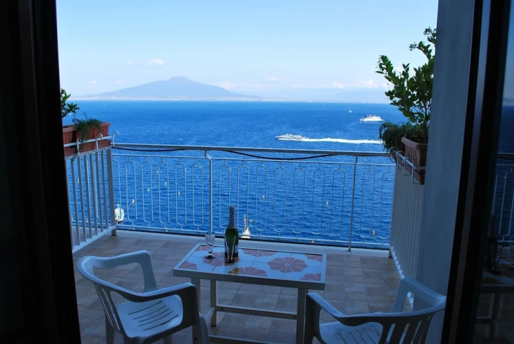 Standard Triple room with sea view