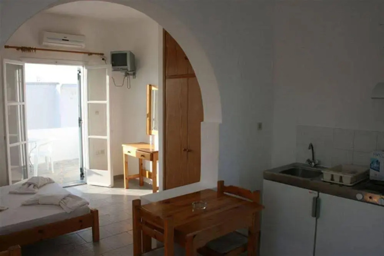 Lazino Studios & Apartments