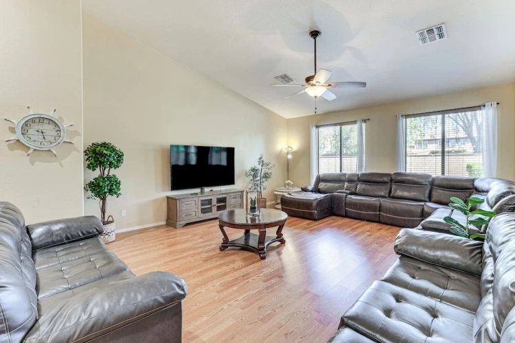 3 Bedrooms Cottage