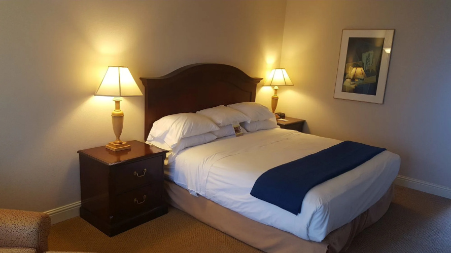 Inn at the Commons