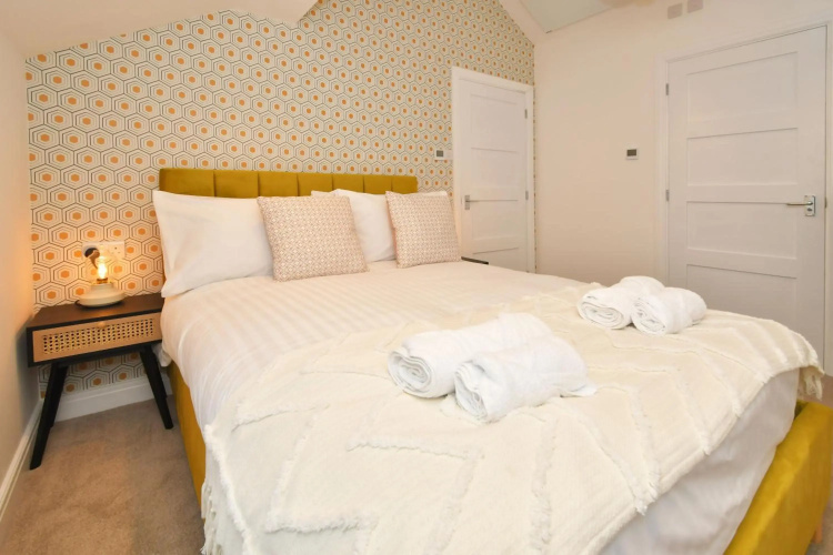 Antrobus Deluxe Apartments by YourStays