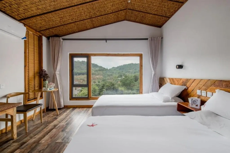 Standard Twin room with mountain view