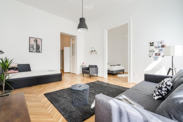 2 Bedrooms Apartment