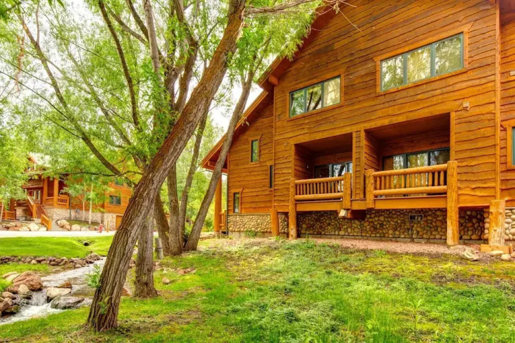 Timber Wolf Lodge by KBM