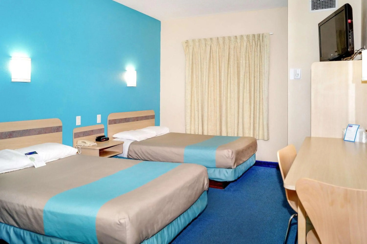 Motel 6 Peterborough, ON